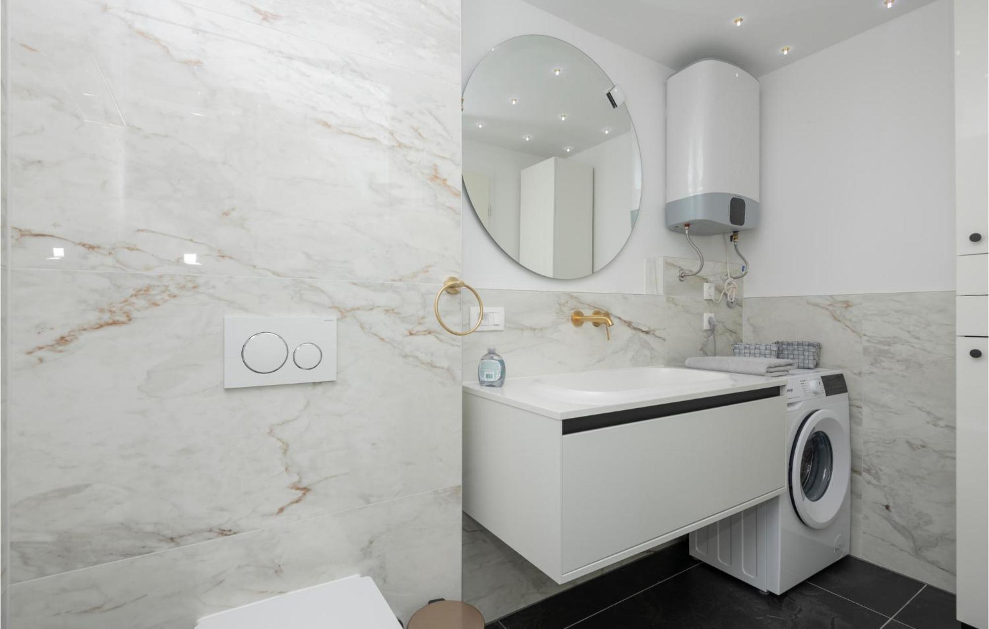 Stunning Apartment In Tucepi With Kitchen Exteriör bild