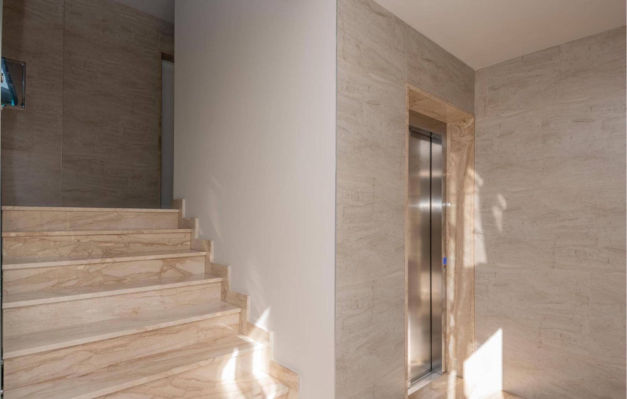 Stunning Apartment In Tucepi With Kitchen Exteriör bild