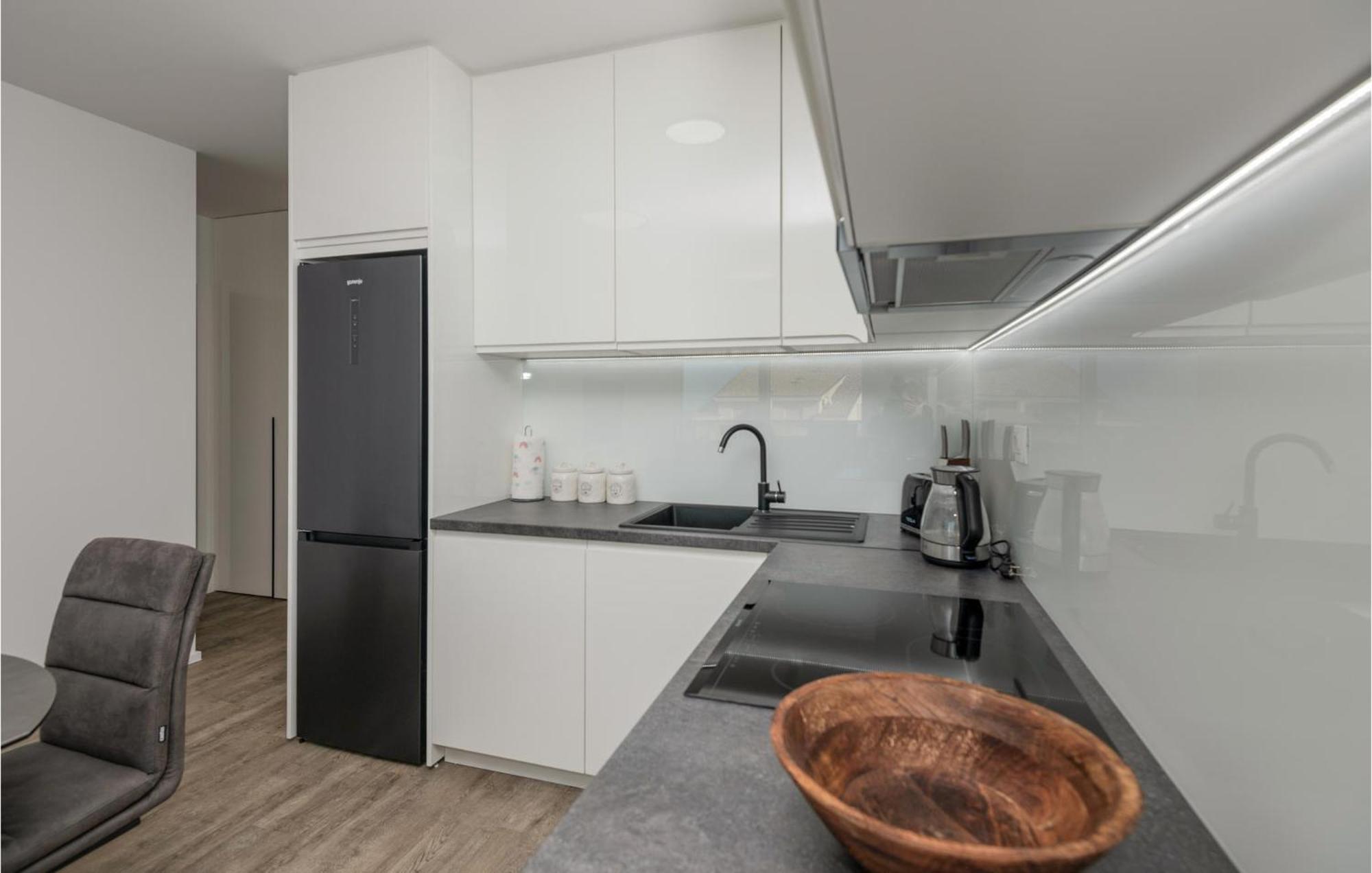 Stunning Apartment In Tucepi With Kitchen Exteriör bild